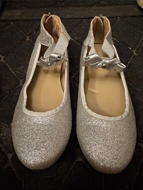 Kenneth Cole Reaction Silver Glitter Ballet Flats with Bow